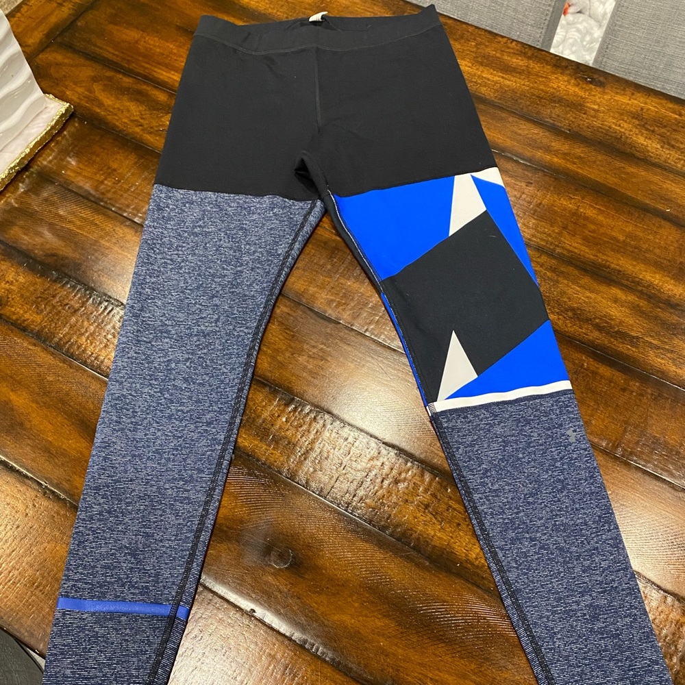 Women’s Under Armour Limited Edition Leggings Size Medium